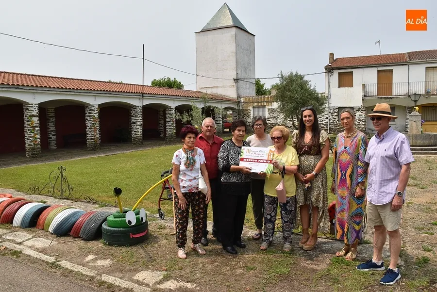 Foto 9 - Los galardonados en el 3&ordm; Concurso Floral de Primavera reciben sus premios