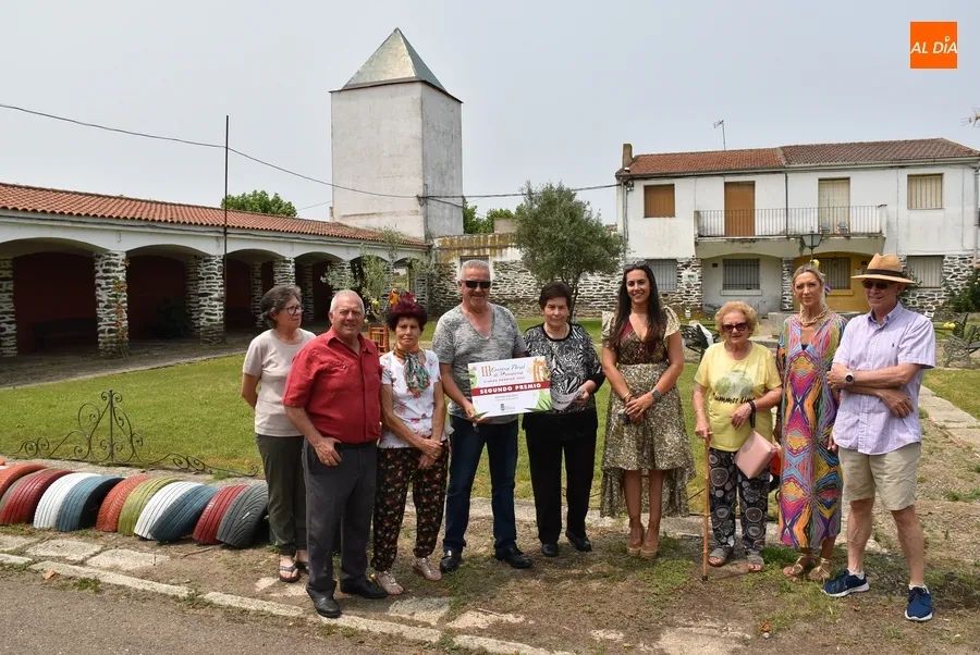 Foto 10 - Los galardonados en el 3&ordm; Concurso Floral de Primavera reciben sus premios