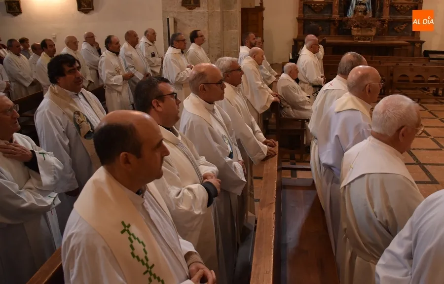 Foto 9 - La Di&oacute;cesis festeja las Bodas de Oro de dos sacerdotes