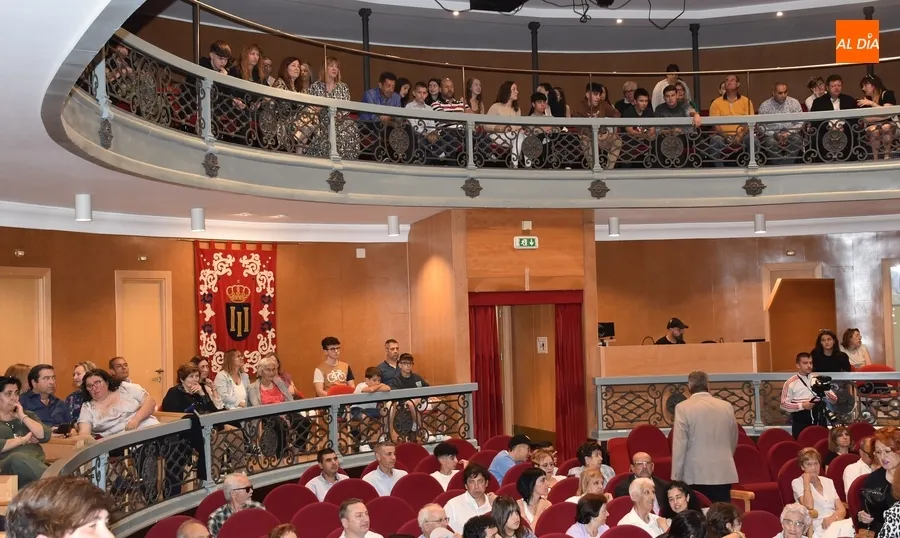 Foto 4 - Los alumnos del IES Fray Diego se grad&uacute;an deseando que nunca falten sue&ntilde;os, energ&iacute;a... y wifi