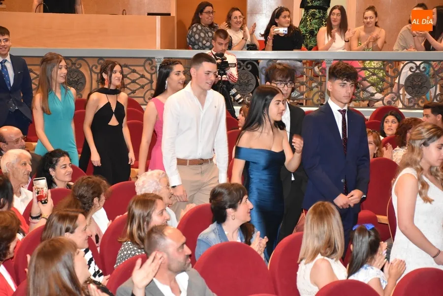 Foto 10 - Los alumnos del IES Fray Diego se grad&uacute;an deseando que nunca falten sue&ntilde;os, energ&iacute;a... y wifi