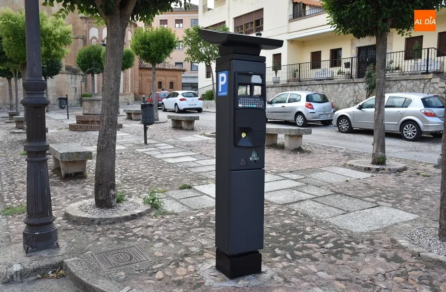 Foto 2 - Llegan los nuevos parqu&iacute;metros tras un inusual d&iacute;a sin ORA