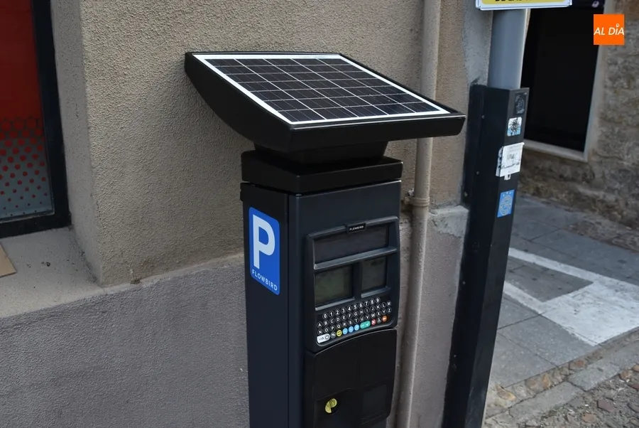 Foto 7 - Llegan los nuevos parqu&iacute;metros tras un inusual d&iacute;a sin ORA