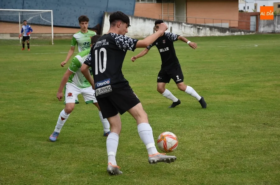 Foto 3 - El Juvenil del Ciudad Rodrigo arranca con una clara victoria el Torneo en homenaje a Miguel Gonz&aacute;lez