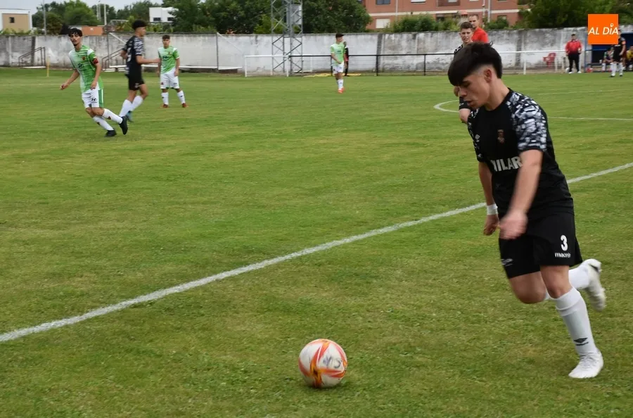 Foto 4 - El Juvenil del Ciudad Rodrigo arranca con una clara victoria el Torneo en homenaje a Miguel Gonz&aacute;lez