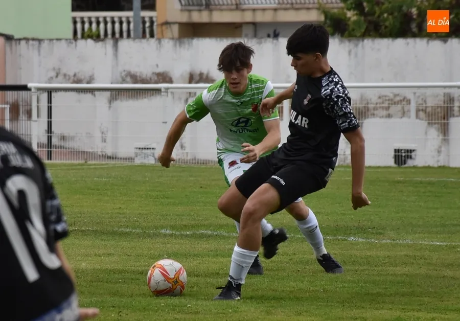 Foto 5 - El Juvenil del Ciudad Rodrigo arranca con una clara victoria el Torneo en homenaje a Miguel Gonz&aacute;lez