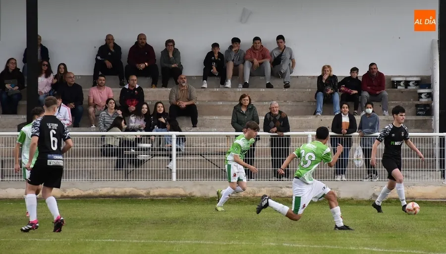Foto 7 - El Juvenil del Ciudad Rodrigo arranca con una clara victoria el Torneo en homenaje a Miguel Gonz&aacute;lez