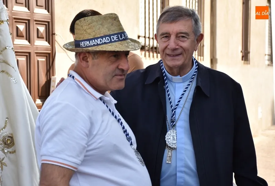 Foto 10 - Los romeros se ponen en marcha bendecidos por el Obispo y con una &oacute;ptima temperatura