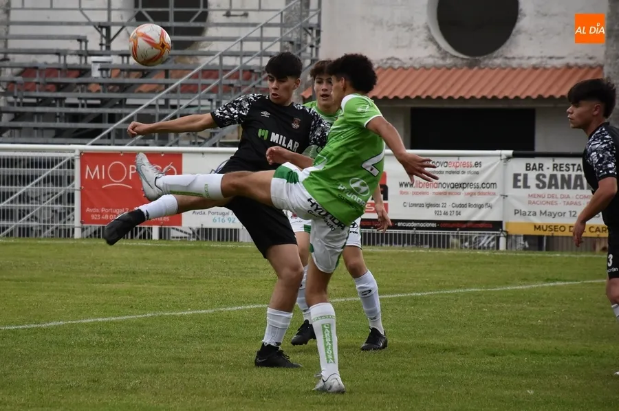 Foto 10 - El Juvenil del Ciudad Rodrigo arranca con una clara victoria el Torneo en homenaje a Miguel Gonz&aacute;lez