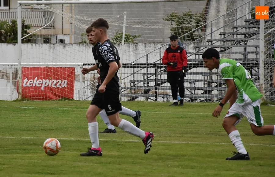 Foto 11 - El Juvenil del Ciudad Rodrigo arranca con una clara victoria el Torneo en homenaje a Miguel Gonz&aacute;lez