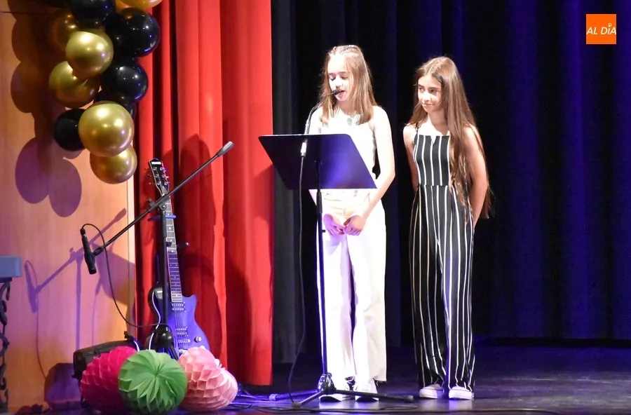 Foto 2 - Musical graduaci&oacute;n de los alumnos de 6&ordm; del Colegio Mir&oacute;briga con toques incluidos en ingl&eacute;s