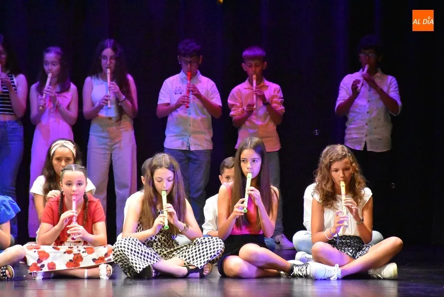 Foto 10 - Musical graduaci&oacute;n de los alumnos de 6&ordm; del Colegio Mir&oacute;briga con toques incluidos en ingl&eacute;s
