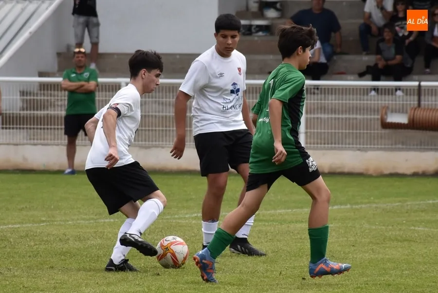 Foto 3 - El Cadete del Ciudad Rodrigo triunfa en su Torneo con mucha emoci&oacute;n