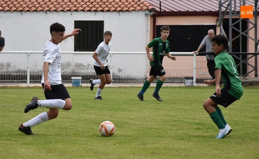 Foto 5 - El Cadete del Ciudad Rodrigo triunfa en su Torneo con mucha emoci&oacute;n