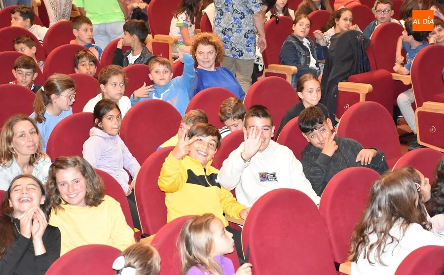 Foto 2 - Escolares de Primaria de Ciudad Rodrigo y comarca conocen a &lsquo;Las buscadoras de palabras&rsquo;