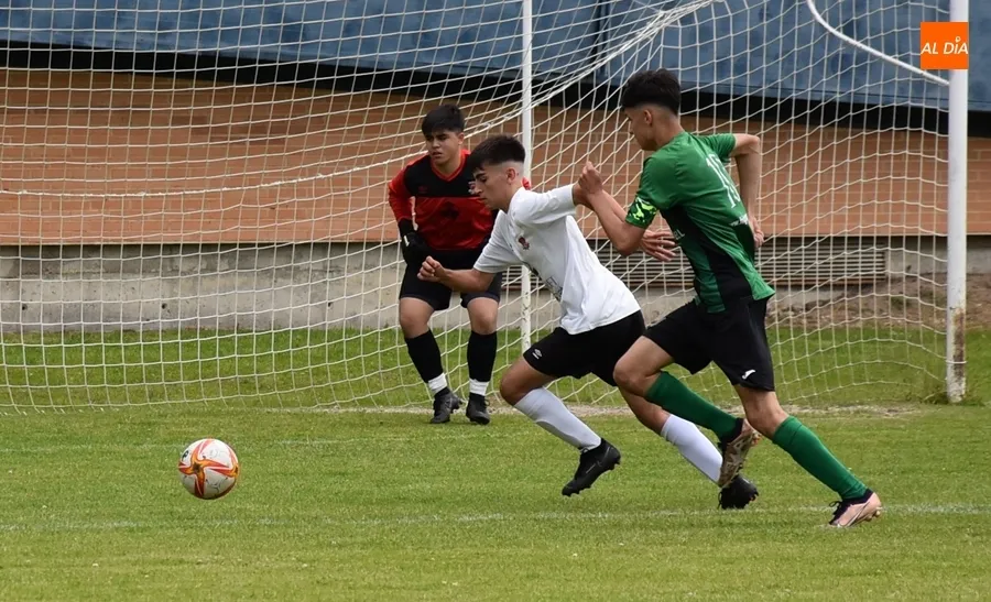 Foto 8 - El Cadete del Ciudad Rodrigo triunfa en su Torneo con mucha emoci&oacute;n