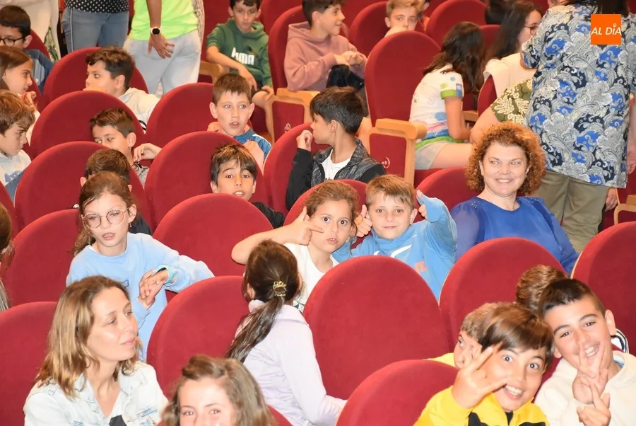 Foto 3 - Escolares de Primaria de Ciudad Rodrigo y comarca conocen a &lsquo;Las buscadoras de palabras&rsquo;
