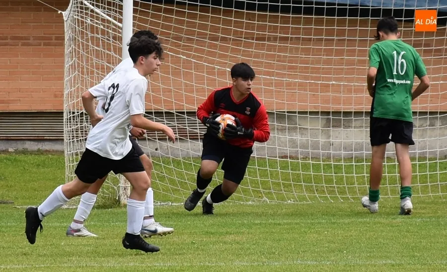 Foto 9 - El Cadete del Ciudad Rodrigo triunfa en su Torneo con mucha emoci&oacute;n