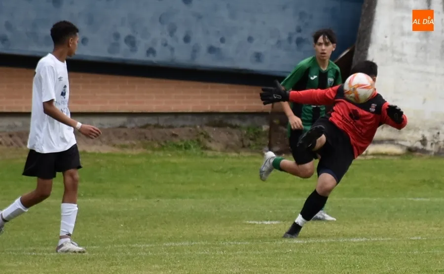 Foto 10 - El Cadete del Ciudad Rodrigo triunfa en su Torneo con mucha emoci&oacute;n