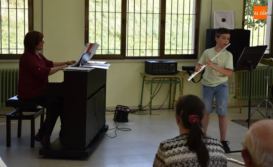 Foto 3 - Los alumnos de flauta travesera ofrecen su audici&oacute;n de fin de curso