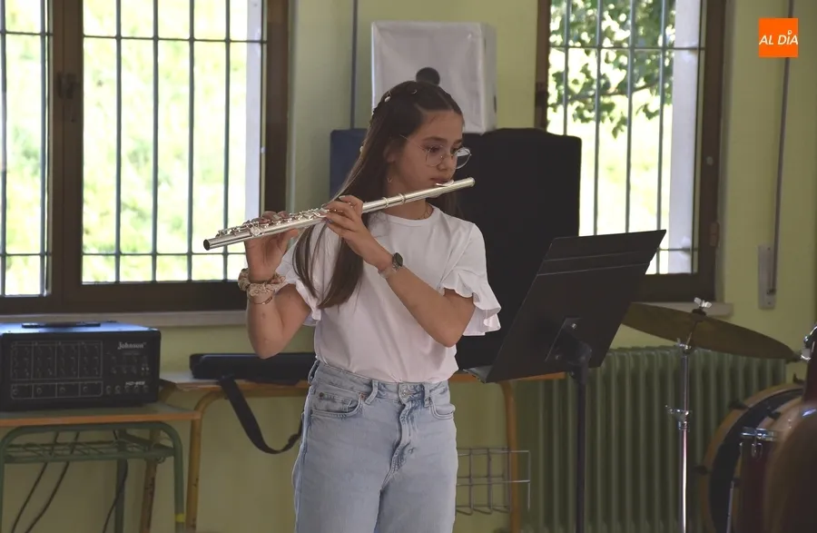 Foto 4 - Los alumnos de flauta travesera ofrecen su audici&oacute;n de fin de curso