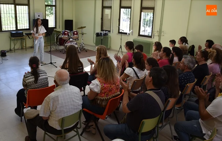 Foto 5 - Los alumnos de flauta travesera ofrecen su audici&oacute;n de fin de curso