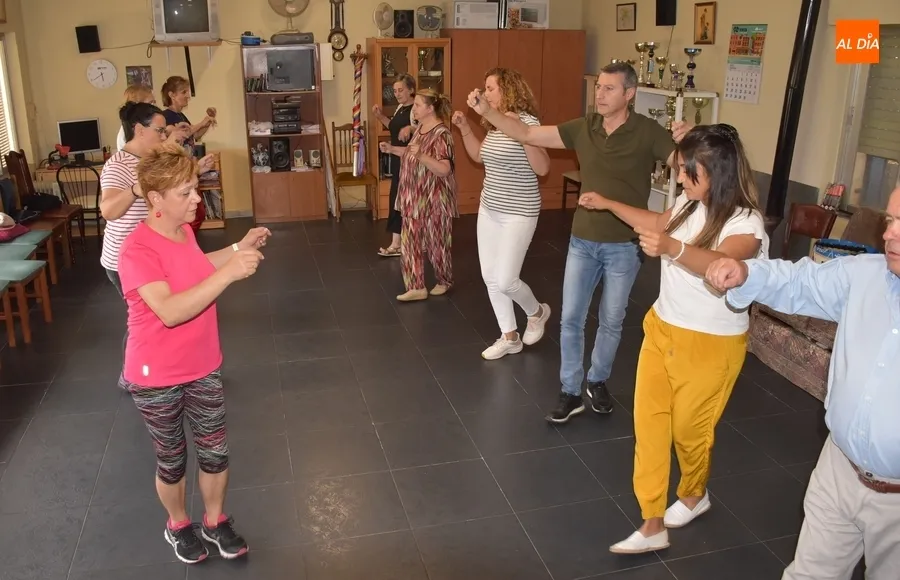 Foto 3 - &Uacute;ltimo d&iacute;a de clase para los alumnos de baile y percusi&oacute;n de la AVV de la Avenida de Espa&ntilde;a