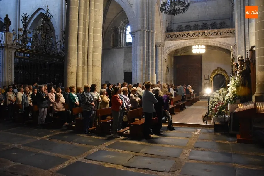 Foto 2 - Multitudinario cierre en la Catedral de la novena en honor a San Antonio