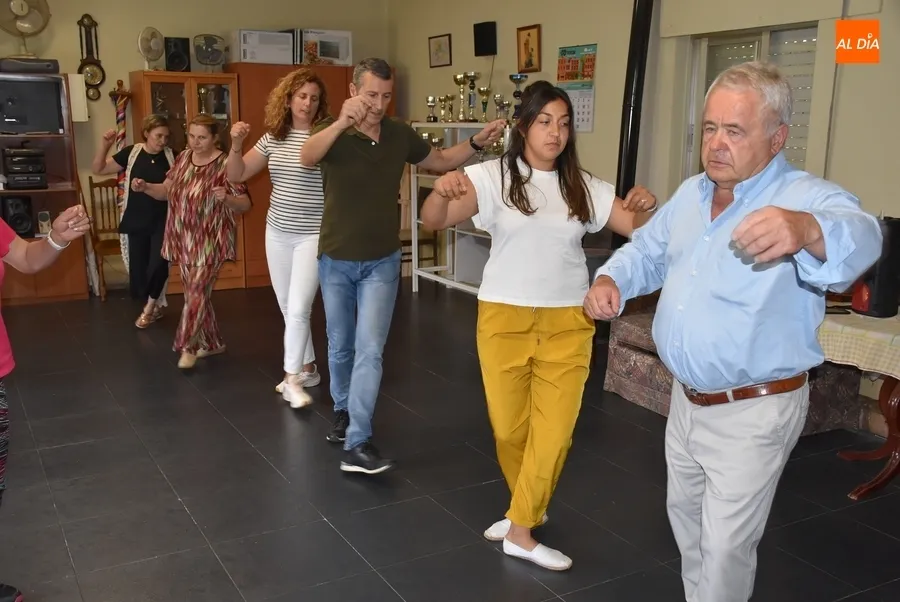 Foto 4 - &Uacute;ltimo d&iacute;a de clase para los alumnos de baile y percusi&oacute;n de la AVV de la Avenida de Espa&ntilde;a