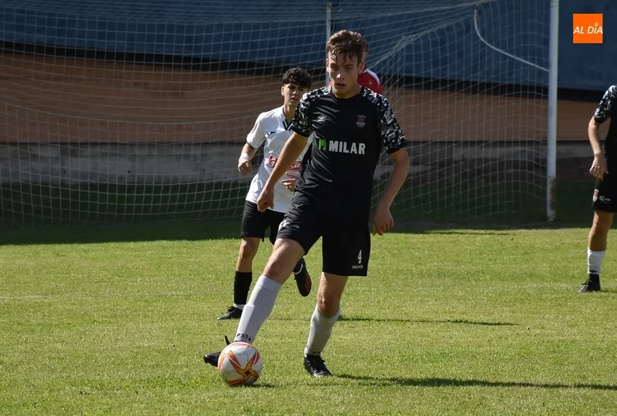 Foto 2 - Del Bosque estar&aacute; en la &uacute;ltima jornada del Torneo Juvenil, cuya final jugar&aacute;n Coria y Diocesano