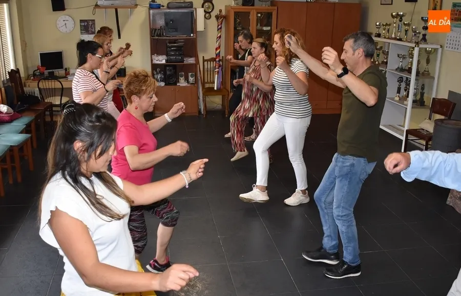 Foto 6 - &Uacute;ltimo d&iacute;a de clase para los alumnos de baile y percusi&oacute;n de la AVV de la Avenida de Espa&ntilde;a