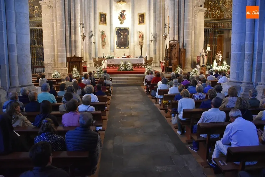 Foto 9 - Multitudinario cierre en la Catedral de la novena en honor a San Antonio