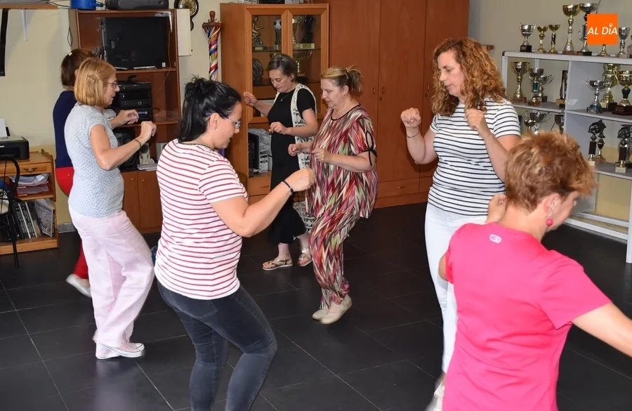 Foto 8 - &Uacute;ltimo d&iacute;a de clase para los alumnos de baile y percusi&oacute;n de la AVV de la Avenida de Espa&ntilde;a