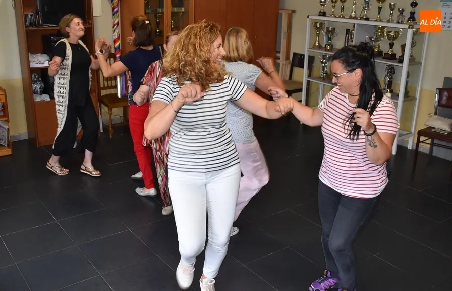 Foto 10 - &Uacute;ltimo d&iacute;a de clase para los alumnos de baile y percusi&oacute;n de la AVV de la Avenida de Espa&ntilde;a