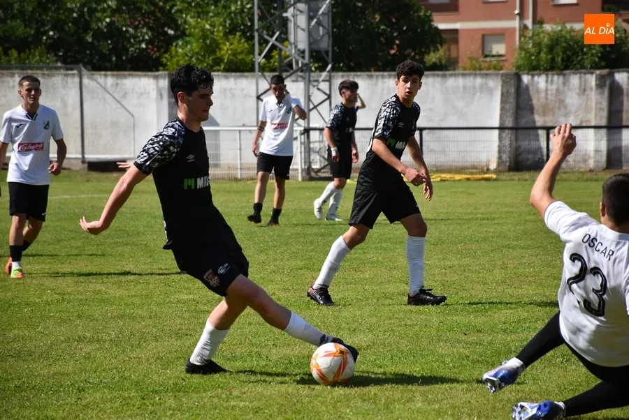 Foto 10 - Del Bosque estar&aacute; en la &uacute;ltima jornada del Torneo Juvenil, cuya final jugar&aacute;n Coria y Diocesano
