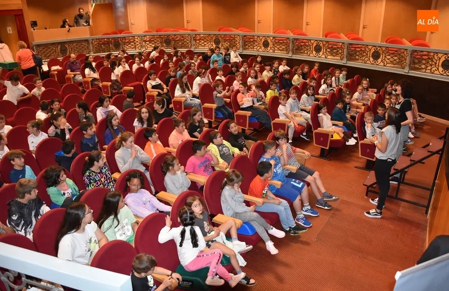 Foto 2 - Los alumnos de 5&ordm; se acercan tambi&eacute;n a disfrutar del Festival &lsquo;Provincia a Escena&rsquo;