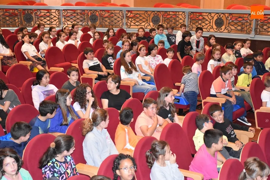 Foto 3 - Los alumnos de 5&ordm; se acercan tambi&eacute;n a disfrutar del Festival &lsquo;Provincia a Escena&rsquo;