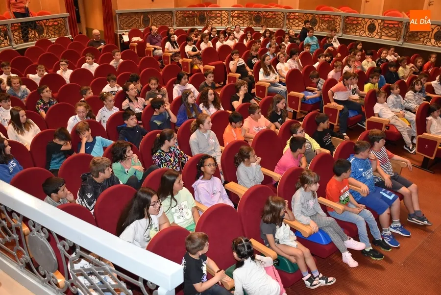 Foto 4 - Los alumnos de 5&ordm; se acercan tambi&eacute;n a disfrutar del Festival &lsquo;Provincia a Escena&rsquo;