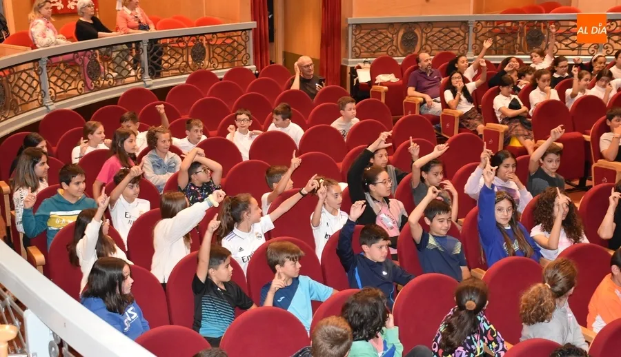 Foto 5 - Los alumnos de 5&ordm; se acercan tambi&eacute;n a disfrutar del Festival &lsquo;Provincia a Escena&rsquo;