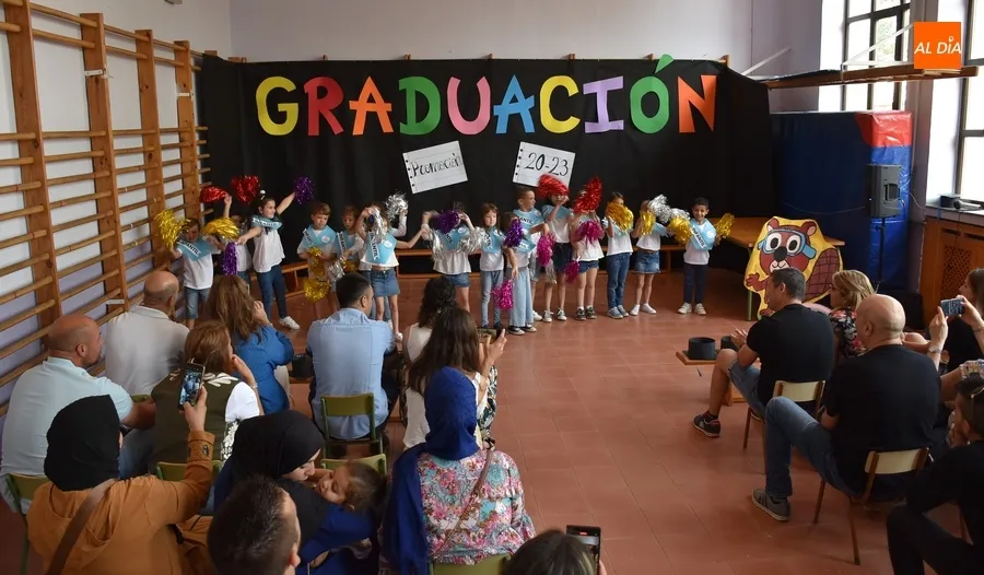 Foto 2 - Los alumnos de 3&ordm; de Infantil de San Francisco celebran su graduaci&oacute;n