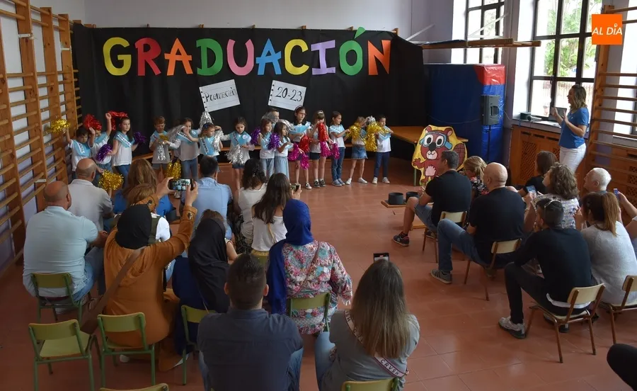 Foto 3 - Los alumnos de 3&ordm; de Infantil de San Francisco celebran su graduaci&oacute;n