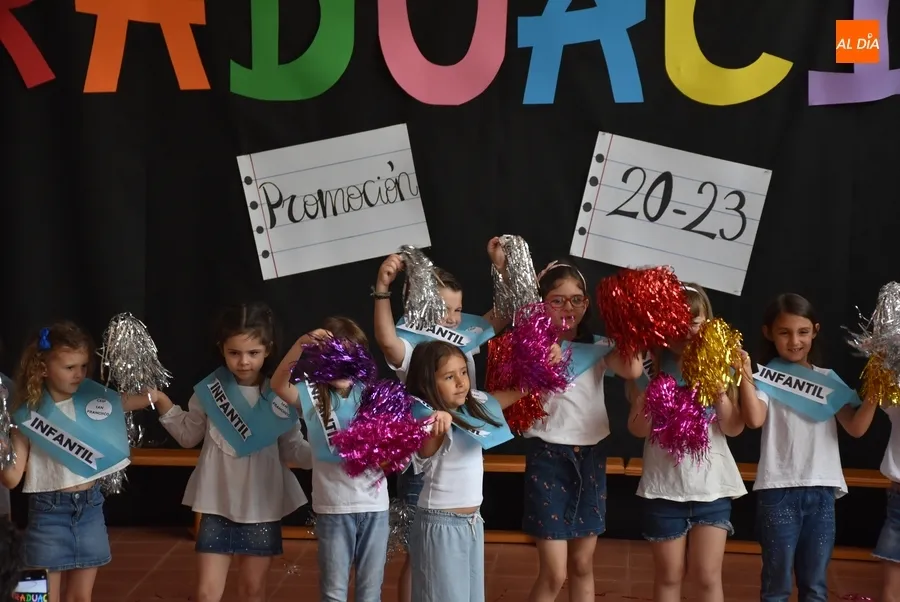 Foto 5 - Los alumnos de 3&ordm; de Infantil de San Francisco celebran su graduaci&oacute;n