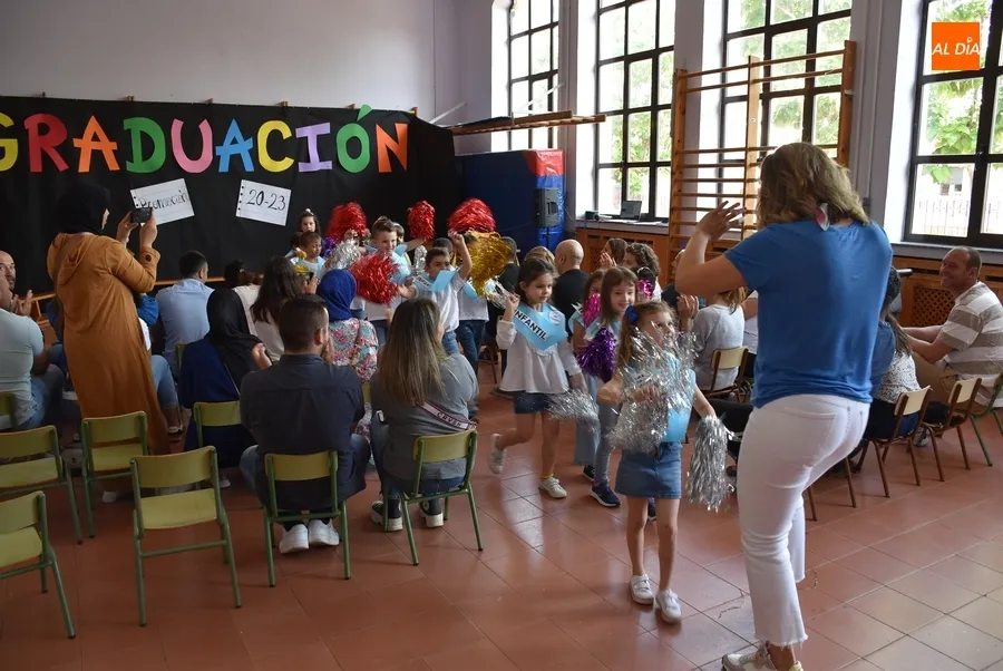 Foto 6 - Los alumnos de 3&ordm; de Infantil de San Francisco celebran su graduaci&oacute;n