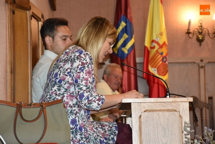 Foto 4 - Besos, abrazos y hasta l&aacute;grimas en el &uacute;ltimo Pleno de la legislatura en el Ayuntamiento