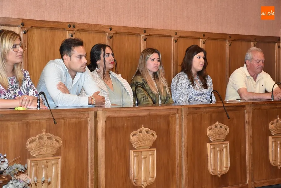 Foto 5 - Besos, abrazos y hasta l&aacute;grimas en el &uacute;ltimo Pleno de la legislatura en el Ayuntamiento