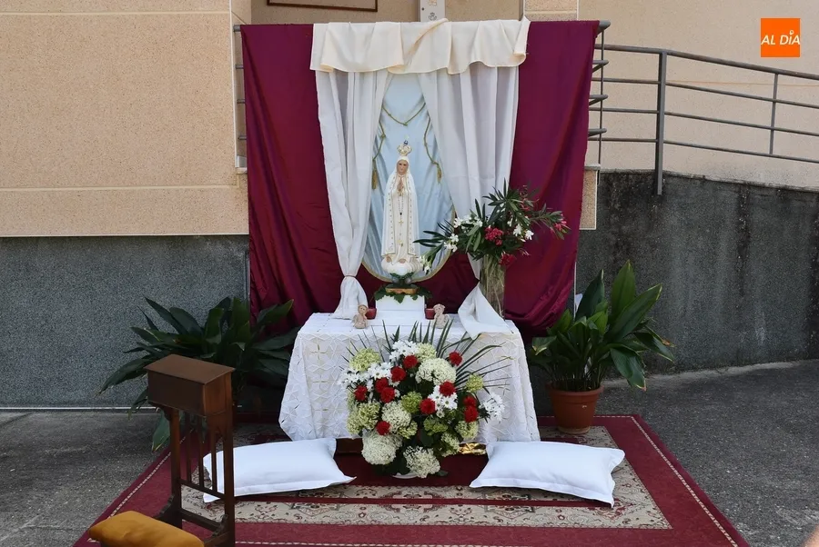 Foto 4 - 17 ni&ntilde;@s de Primera Comuni&oacute;n procesionan por Las Canteras