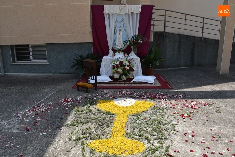 Foto 6 - 17 ni&ntilde;@s de Primera Comuni&oacute;n procesionan por Las Canteras