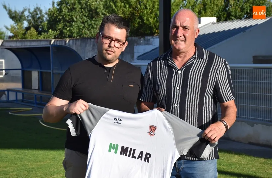 Foto 2 - Adri&aacute;n Fraile Ni&ntilde;o, nuevo entrenador del primer equipo del Ciudad Rodrigo CF