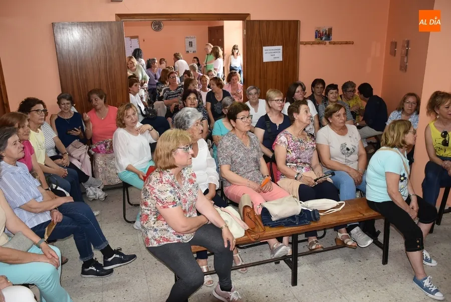 Foto 3 - Amanecer elige en votaci&oacute;n a las 5 nuevas integrantes de su Junta Directiva