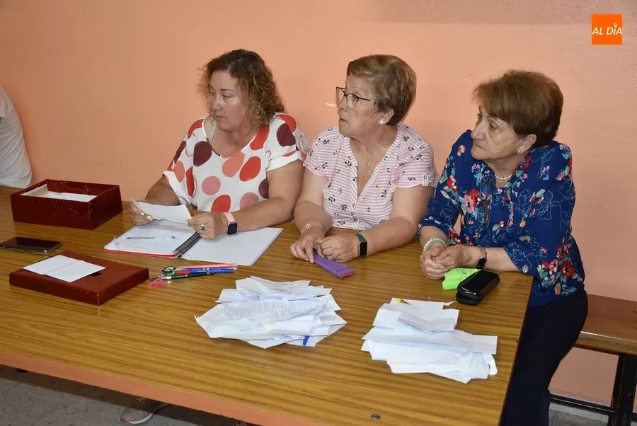 Foto 6 - Amanecer elige en votaci&oacute;n a las 5 nuevas integrantes de su Junta Directiva